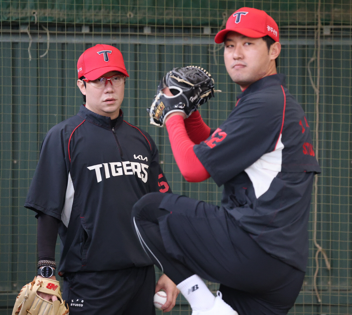 "KIA만 만나면 힘 들어가"…트레이드 인생역전 6년 만에 친정 복귀, …