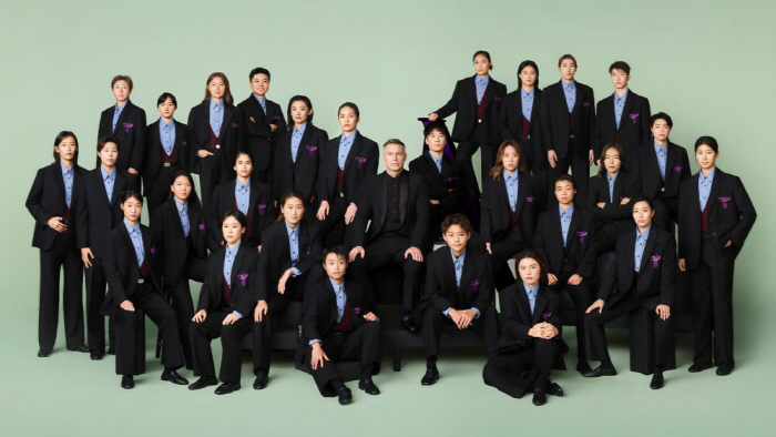 중국 여자축구대표팀은 프라다를 입는다. 왜?