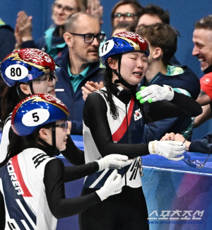 심석희가 밀고, 최민정이 찢고! 앙금 푼 골든 앙상블, 8년 만의 눈물 대반전…이래서 '절대 1강' 대한민국 女 쇼트트랙