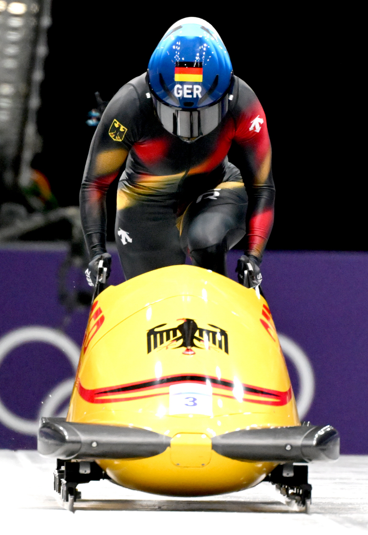 "절대로 누드 사진 올리지 않을 것" 평창 금메달리스트지만 자금 부족, …