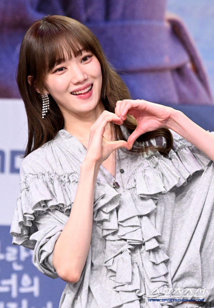 '찬너계' 이성경 "'판사 이한영' 후속작 부담? 10년 전 '김복주' 때도 경쟁작 장난 아냐"