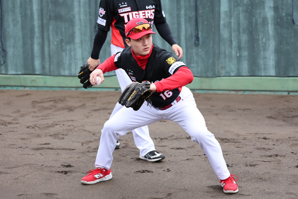 "도영이랑 똑같아" KIA 이적생의 극찬, 왜 감독은 계속 채찍질하나…"…