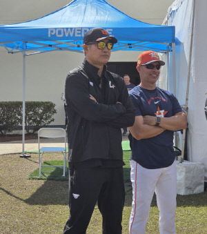 '감독님 왜 거기 계세요?' 추신수 찬스, 대체 왜 MLB 구단이 연락했을까