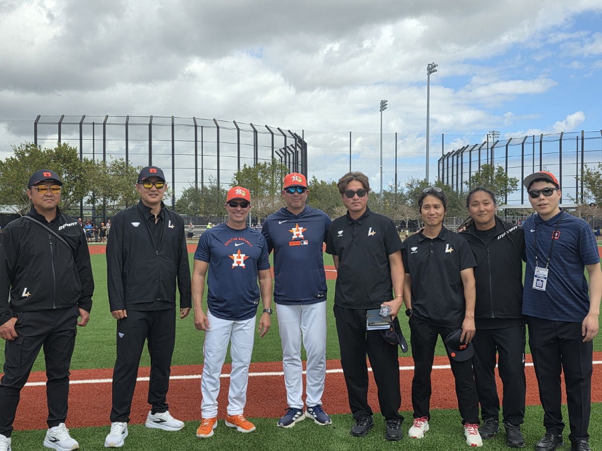 '감독님 왜 거기 계세요?' 추신수 찬스, 대체 왜 MLB 구단이 연락했…