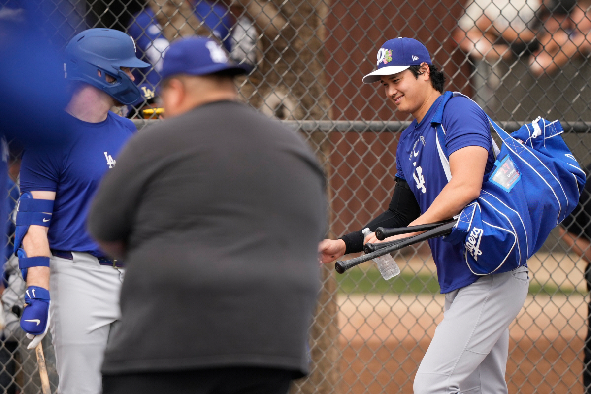 오타니, LAD 시범경기 개막전 3년만에 첫 출격...3년 연속 홈런포 …