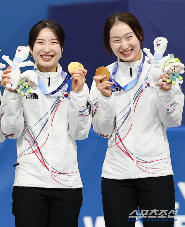 믿음, 노력 그리고 의기투합...韓 쇼트트랙 'NO 금메달' 수모는 없었다, 함께 만들어낸 8년 만의 성과[밀라노 현장]