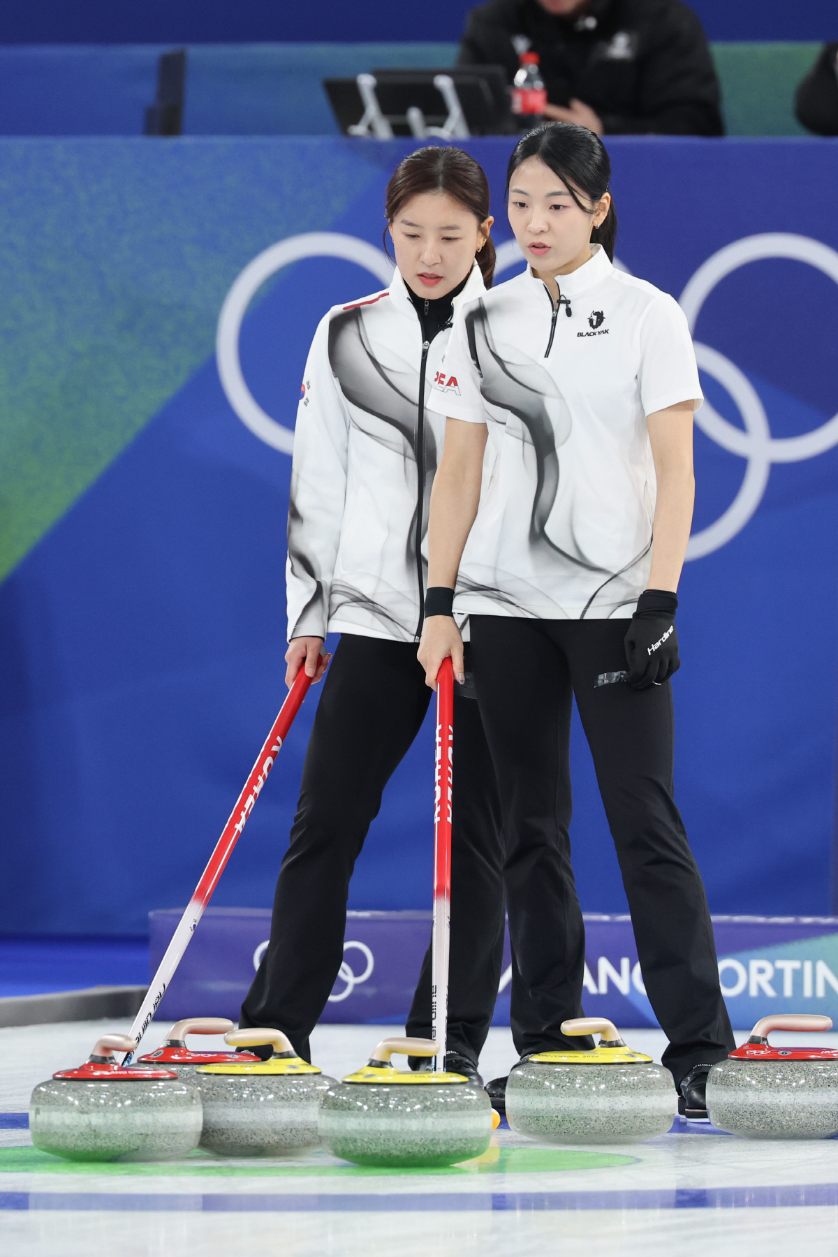 [속보]"아쉬움의 눈물 펑펑!" '통한의 6엔드' 韓 여자 컬링, 캐나다…