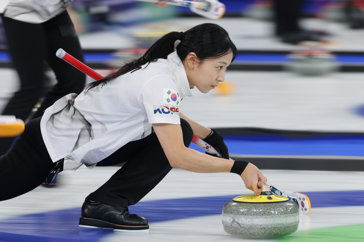 [속보]"아쉬움의 눈물 펑펑!" '통한의 6엔드' 韓 여자 컬링, 캐나다…