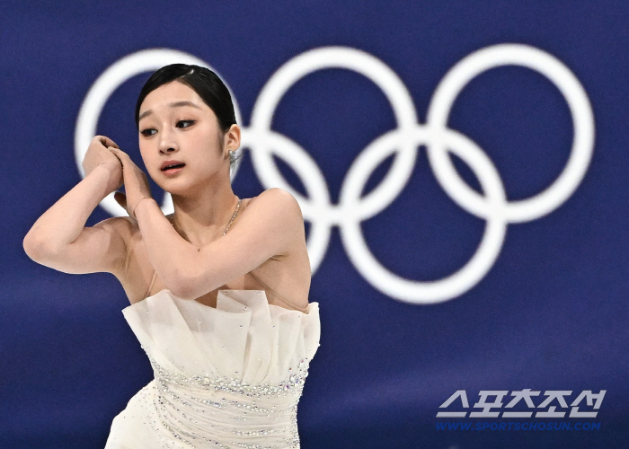 [밀라노 LIVE]'시즌 베스트' 韓 피겨 간판 신지아 해냈다! '차준환도 박수' 아름다운 연기→첫 올림픽 총점 206.68점 마무리
