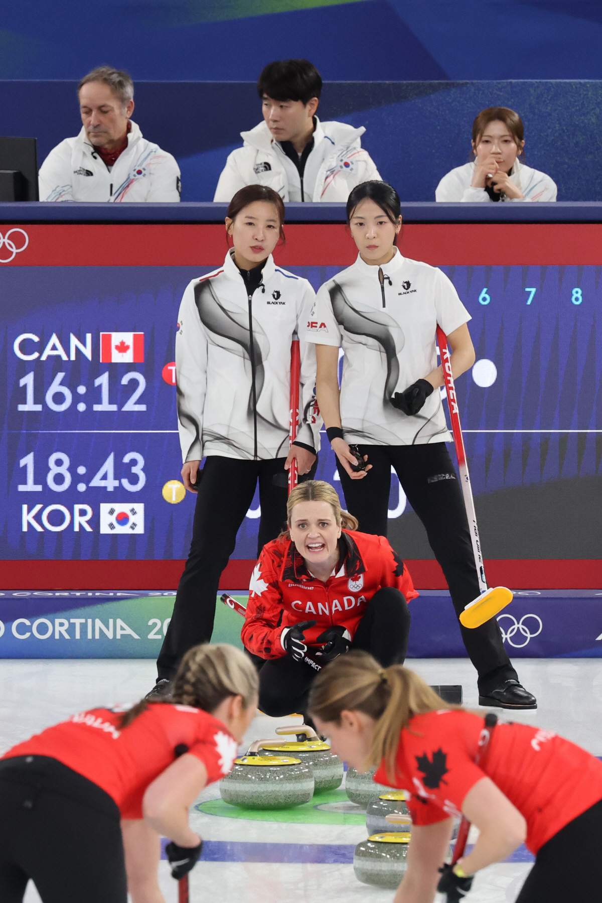 "죄송합니다, 정말 죄송합니다" 韓 여자 컬링 '5G' 눈물의 사과…4강…