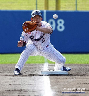 내야 곳곳에 소금 뿌린 꼴찌팀 감독, 1지명 신인도 1643안타 베테랑도 부상, 반등 노리는 야쿠르트 캠프에 먹구름[민창기의 일본야구]