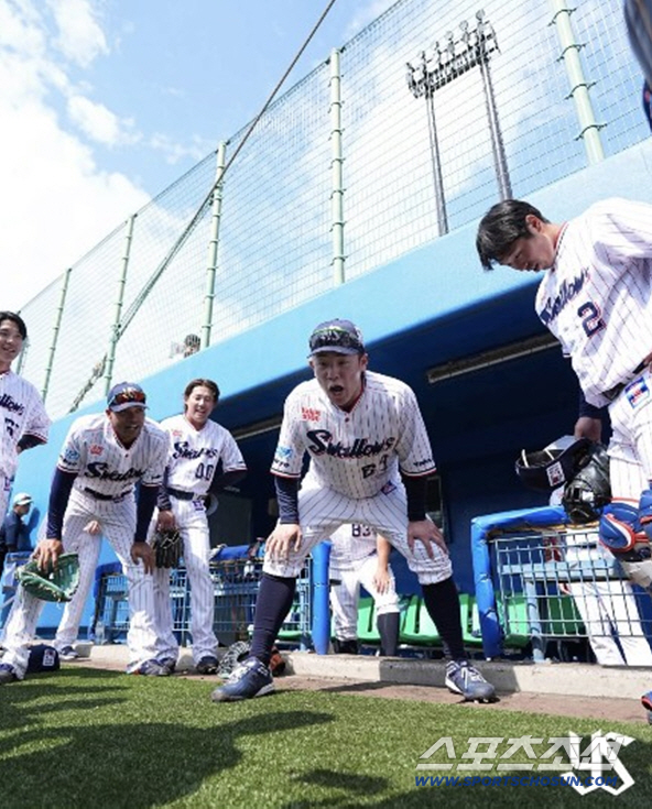 내야 곳곳에 소금 뿌린 꼴찌팀 감독, 1지명 신인도 1643안타 베테랑도…