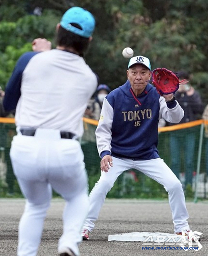 내야 곳곳에 소금 뿌린 꼴찌팀 감독, 1지명 신인도 1643안타 베테랑도…