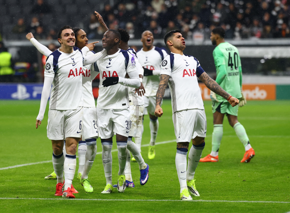 '대충격, 손흥민도 놀랐다' 토트넘 2부 강등시 이탈할 주전급 15명 공…