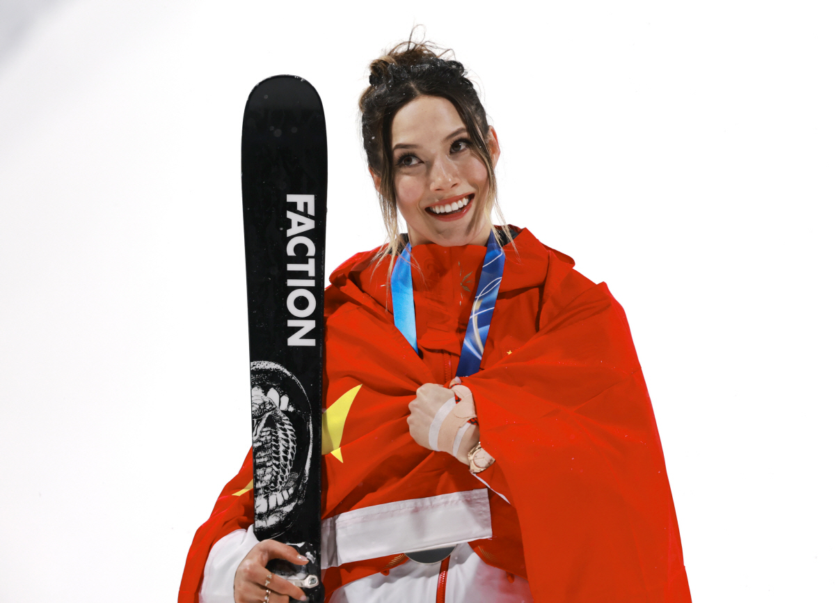 "호불호 갈린 '눈의 공주'" 美 배신하고 中 귀화 '스키 여신', 英 …