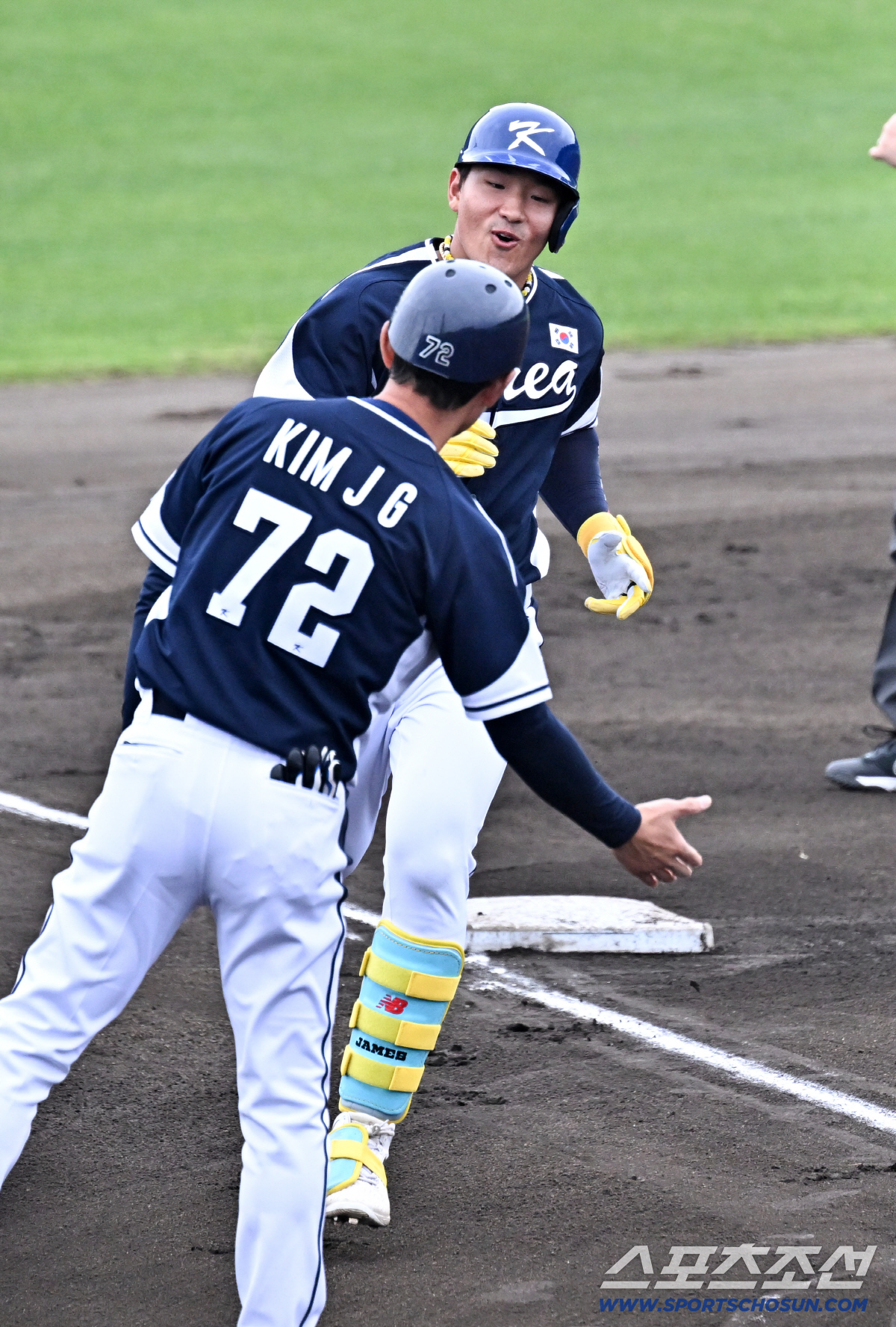 '살짝 친 줄 알았는데 홈런' 진짜 괴물도 놀랐다!...안현민 오키나와 …