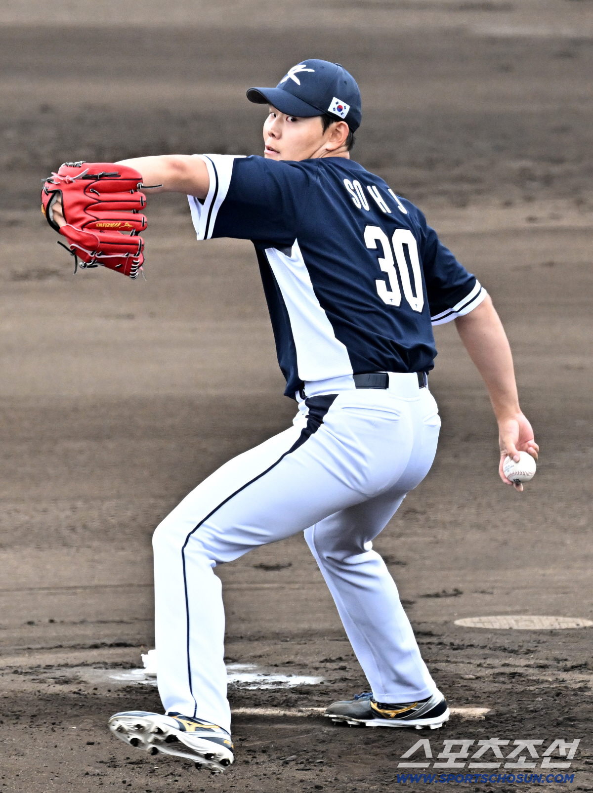 '류지현호' 첫 실전 삼성에 1점 차 석패, '3G 연속 홈런' 안현민 …