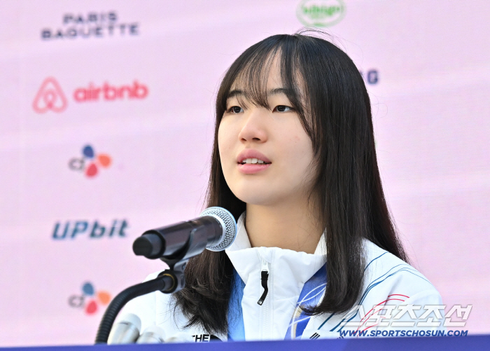 "강아지와 산책"→"소고기 국밥 먹고 싶어요" 가장 일찍 들어와, 늦게 나가는 유승은, "한국 가고 싶어"[밀라노 현장]