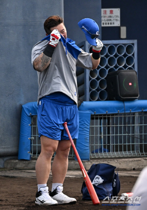 최고참의 9시 출근, 이틀째 이어진 타구음...최형우가 바꾼 삼성 캠프 분위기[오키나와 현장]