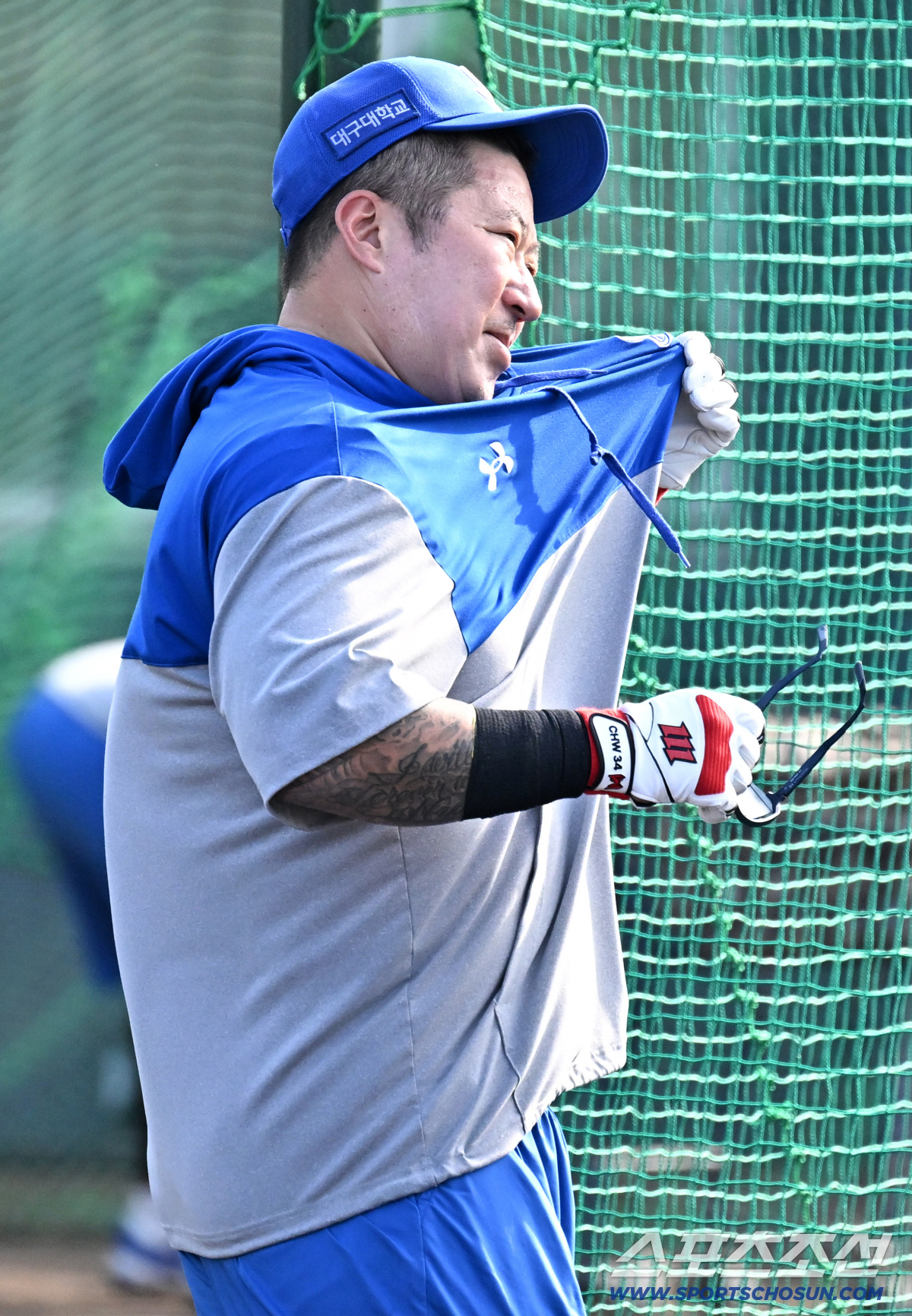 최고참의 9시 출근, 이틀째 이어진 타구음...최형우가 바꾼 삼성 캠프 …