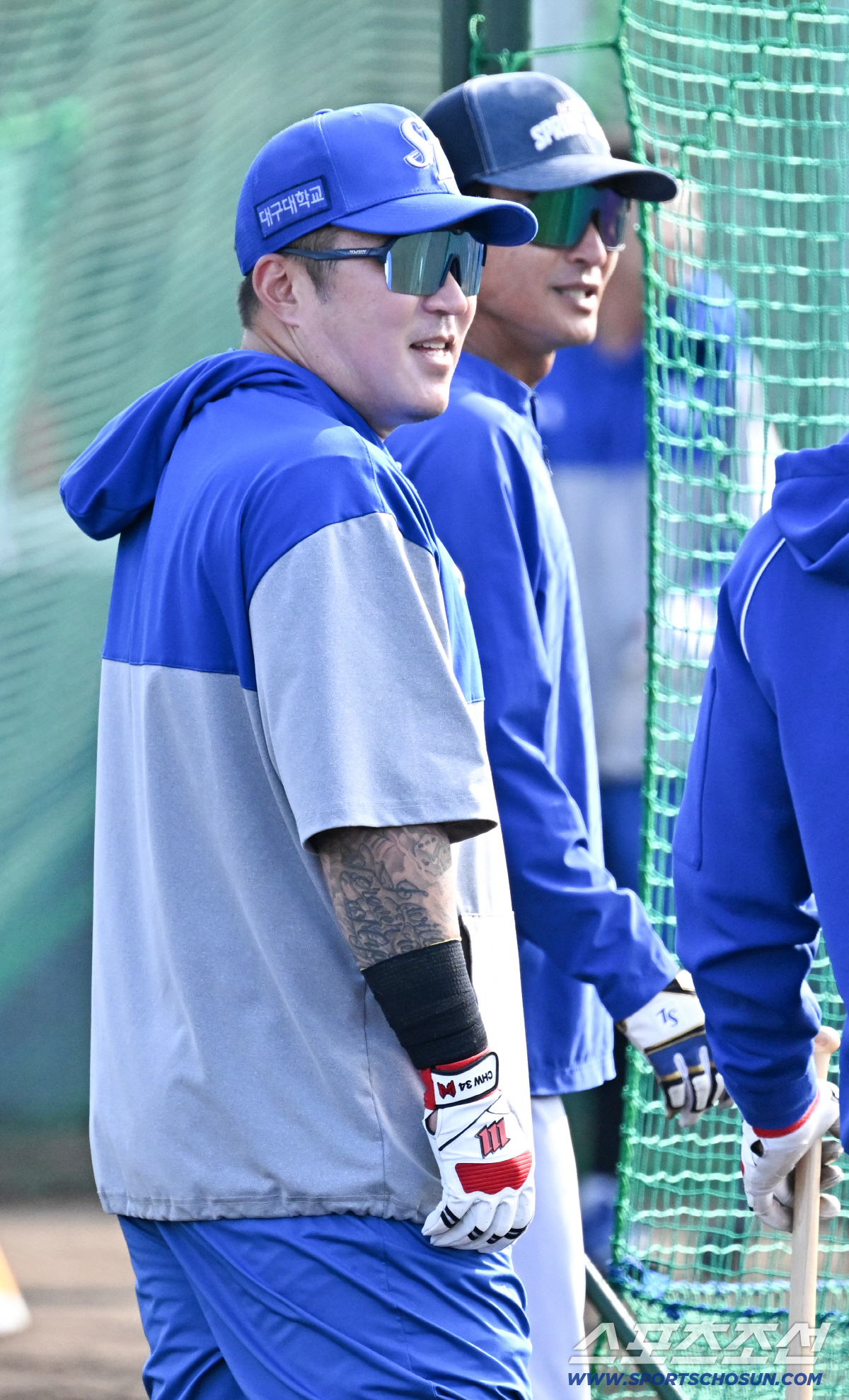 최고참의 9시 출근, 이틀째 이어진 타구음...최형우가 바꾼 삼성 캠프 …