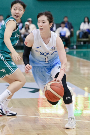 최하위 신한은행, 선두 하나은행에 '고춧가루' 뿌리며 정규리그 우승 경쟁 제대로 불 붙였다