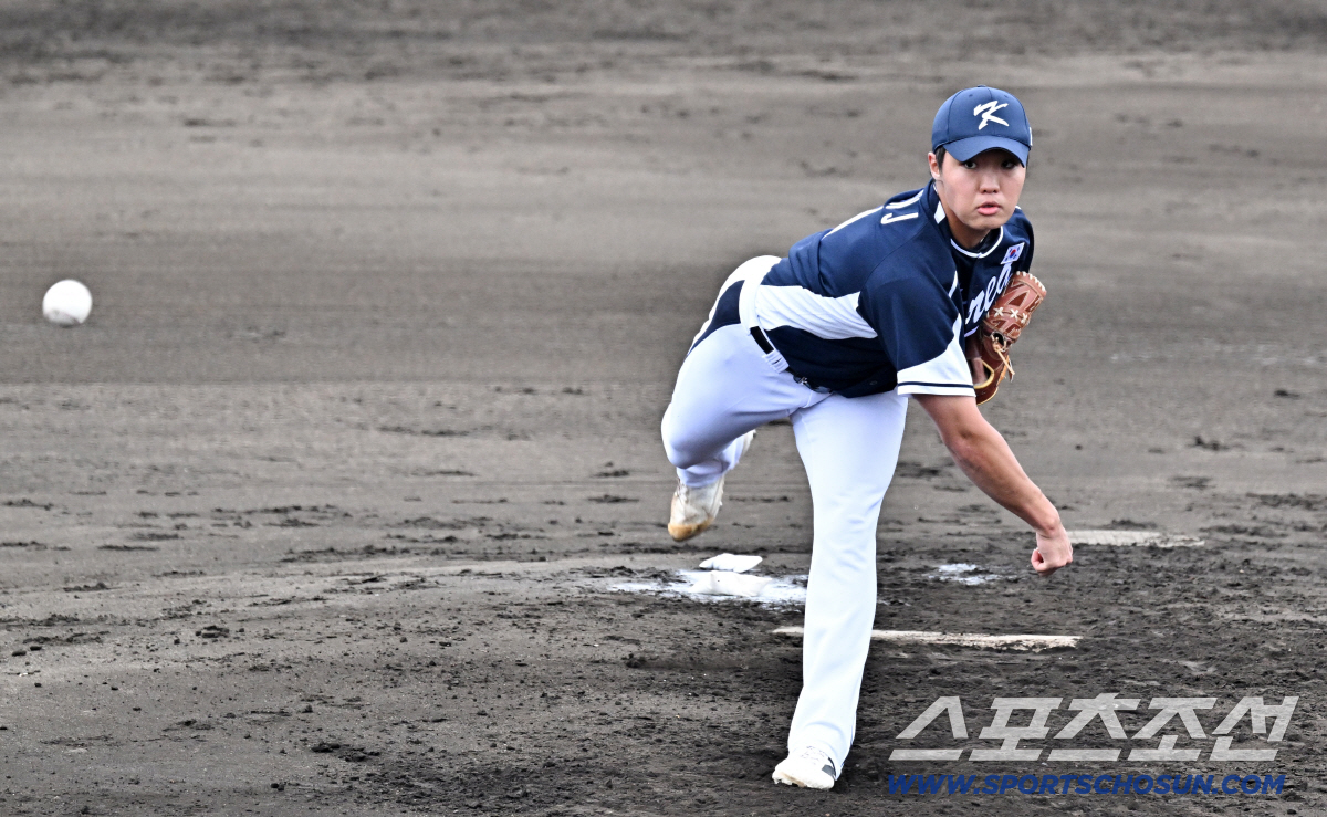'비싼 예방주사 맞았다' 정우주 36구 역전포...복잡해진 WBC 투수 …