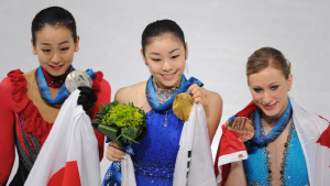 '日 김연아 뛰어넘었다!' 만 17세 298일 동메달 획득…2008년생 나카이 아미, 일본 피겨 새 역사 작성