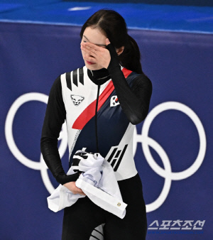 '3연패 욕심 버리고 후배 길 터줬다' 최민정이 보여준 '캡틴의 품격'→金만큼 빛난 銀...韓 올림픽 최다 메달리스트로 우뚝![밀라노 현장]