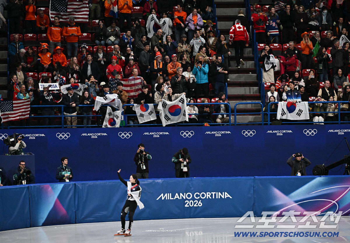'3연패 욕심 버리고 후배 길 터줬다' 최민정이 보여준 '캡틴의 품격'→…
