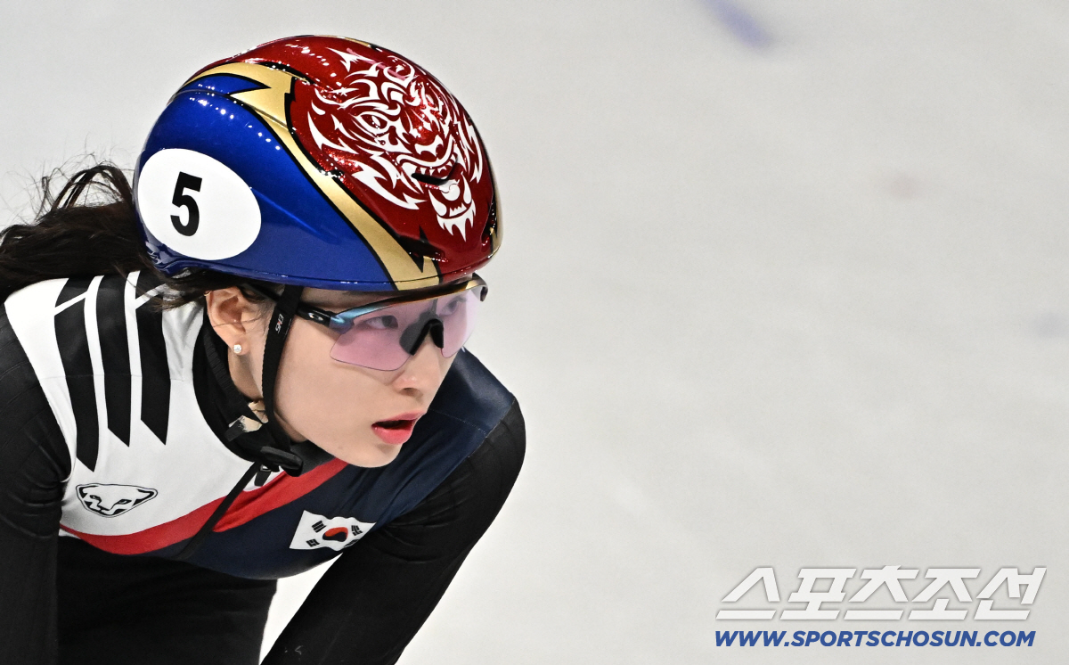 '3연패 욕심 버리고 후배 길 터줬다' 최민정이 보여준 '캡틴의 품격'→…