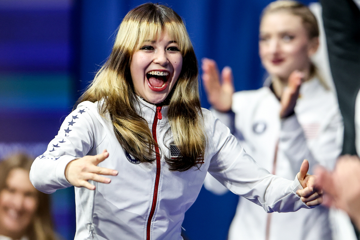 '얼마나 좋았으면' 미국에 24년만에 金 안긴 피겨 리우, 카메라 향해 …