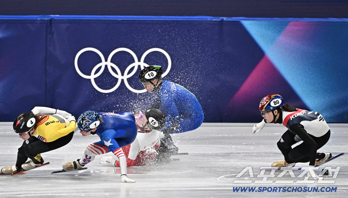 '피 철철' 또 충돌 발생...'韓 국가대표' 노도희도 '조심'→들것에 …