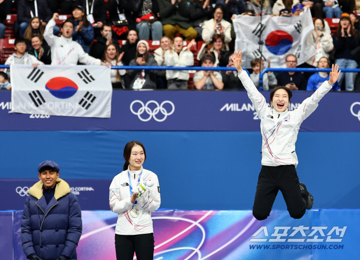 "당신이 전설 중의 전설입니다" 'GOAT' 새 역사 쓴 최민정, 보석같은 눈물…김길리 '금빛 질주', 조연 역할로 길 열어줘