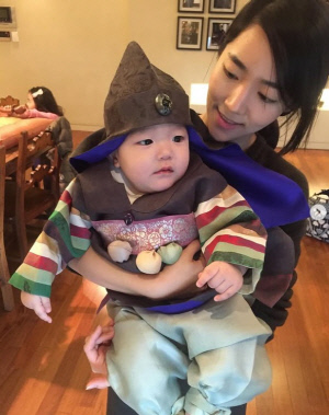 이윤진, 이범수와 15년 결혼 마침표…'소다남매' 추억 사진 대방출