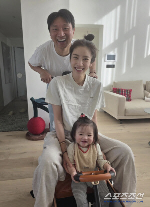 손담비, 9개월 딸에 400만원대 유아카 선물…