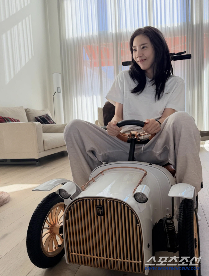 손담비, 9개월 딸에 400만원대 유아카 선물…"봄 되면 나들이 가자"