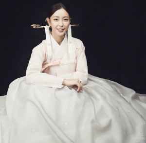 고원희, 파경 전 찍은 한복 화보 다시 보니..반지 여전히 손가락에