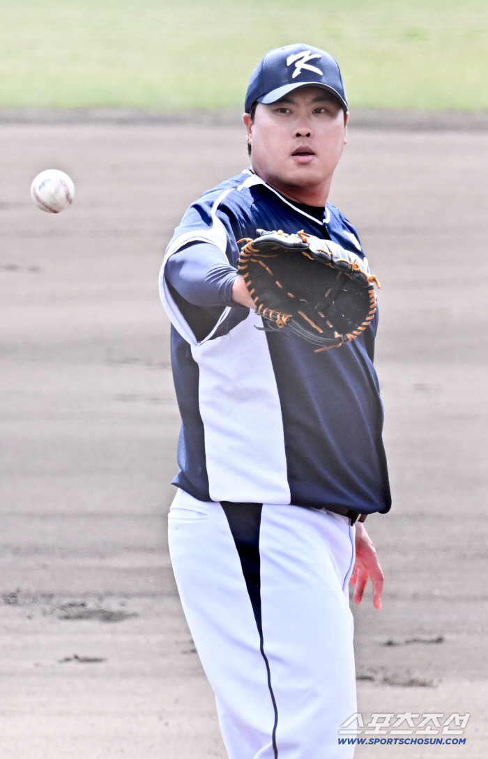 류현진 2이닝 무실점→김주원 결승 스리런포…류지현호, '왕옌청 선발' 한화에 5-2 승리 [오키나와 현장]