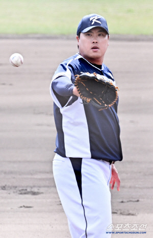 류현진 2이닝 무실점→김주원 결승 스리런포…류지현호, '왕옌청 선발' 한화에 5-2 승리 [오키나와 현장]