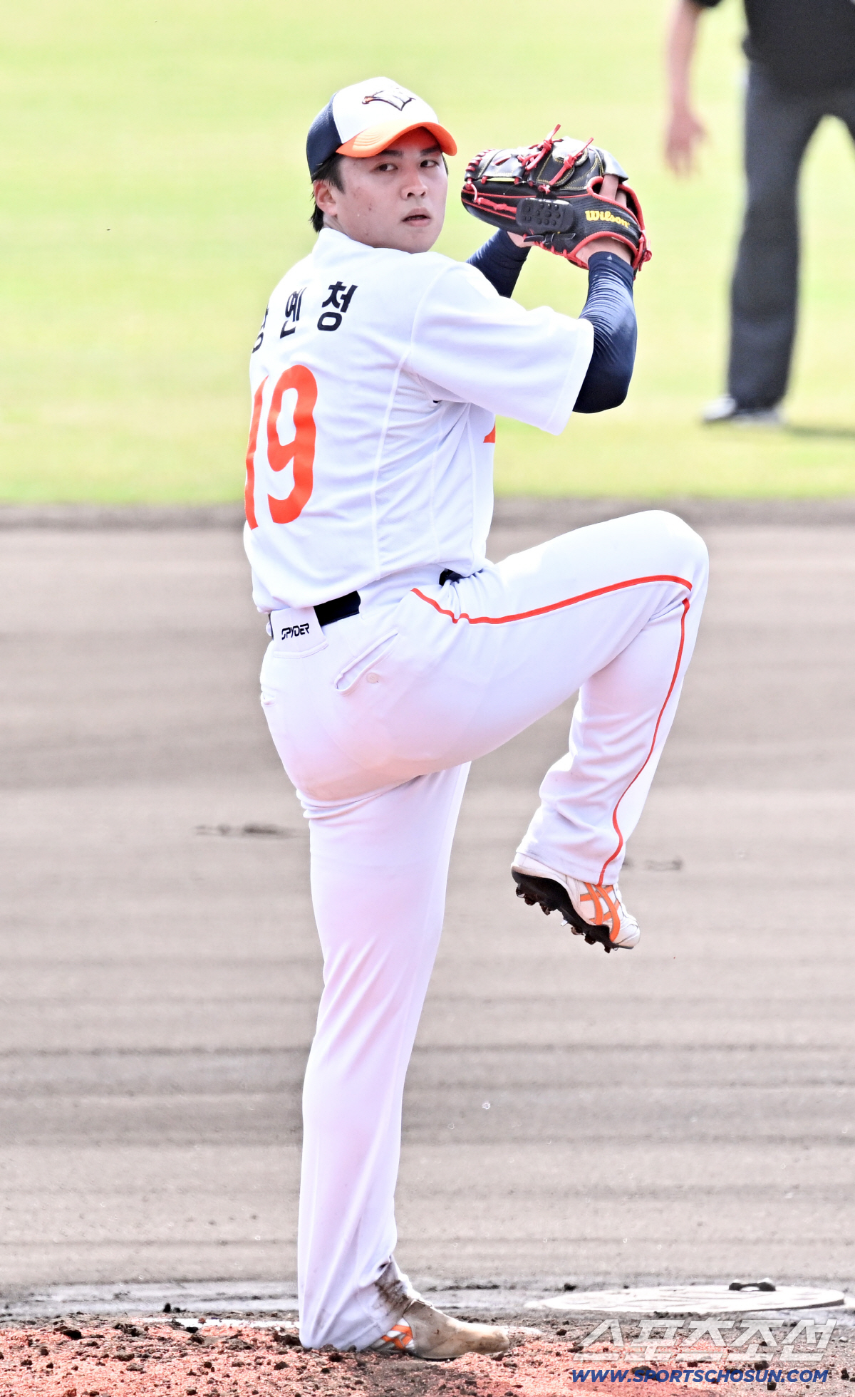 류현진 2이닝 무실점→김주원 결승 스리런포…류지현호, '왕옌청 선발' 한…