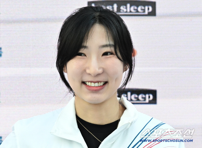 "언니 고마워요" 마지막 올림픽 최민정, "고생 많았어" 첫 올림픽 이소연...주장과 맏언니, 서로를 의지했다[밀라노 현장]