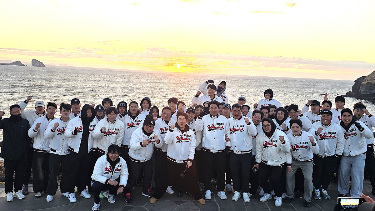 '연봉 전원 3000만원' 열정페이? → 돈 받고 야구하는 게 어디냐. …