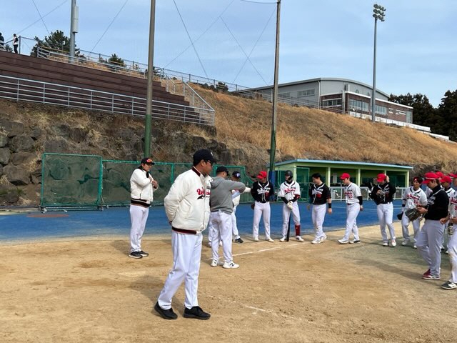 '연봉 전원 3000만원' 열정페이? → 돈 받고 야구하는 게 어디냐. …