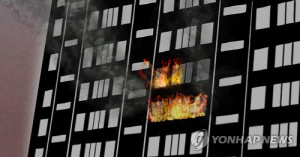 부부싸움 중 방화 추정 아파트 화재…70대 남성 조사