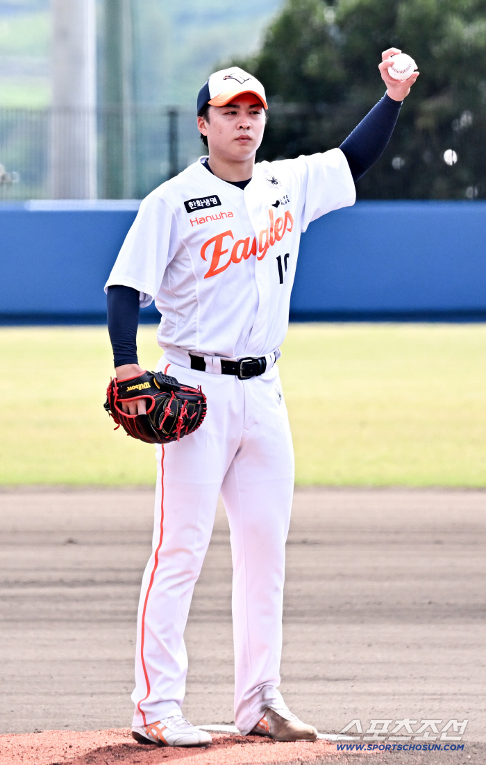 퍼펙트 류현진 앞에서도 안 밀렸다, 149㎞ 왕옌청 오키나와 첫선 강렬 [오키나와 현장]