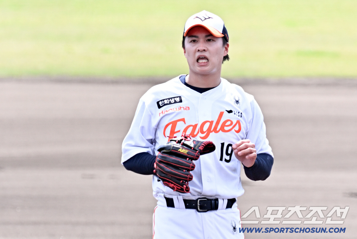 퍼펙트 류현진 앞에서도 안 밀렸다, 149㎞ 왕옌청 오키나와 첫선 강렬 …