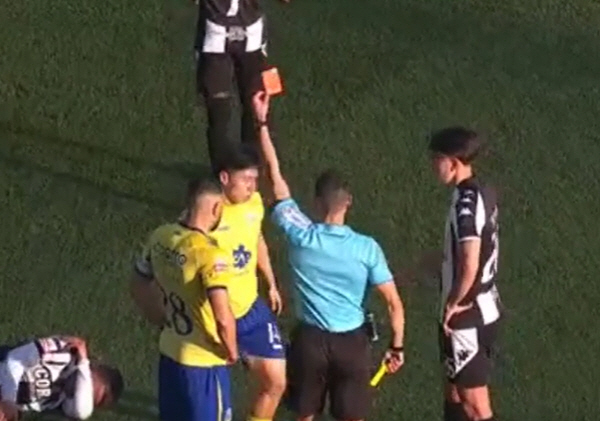 '절정의 폼' 이현주, 동업자 정신 망각한 '무릎 가격 태클' 눈살…포르…