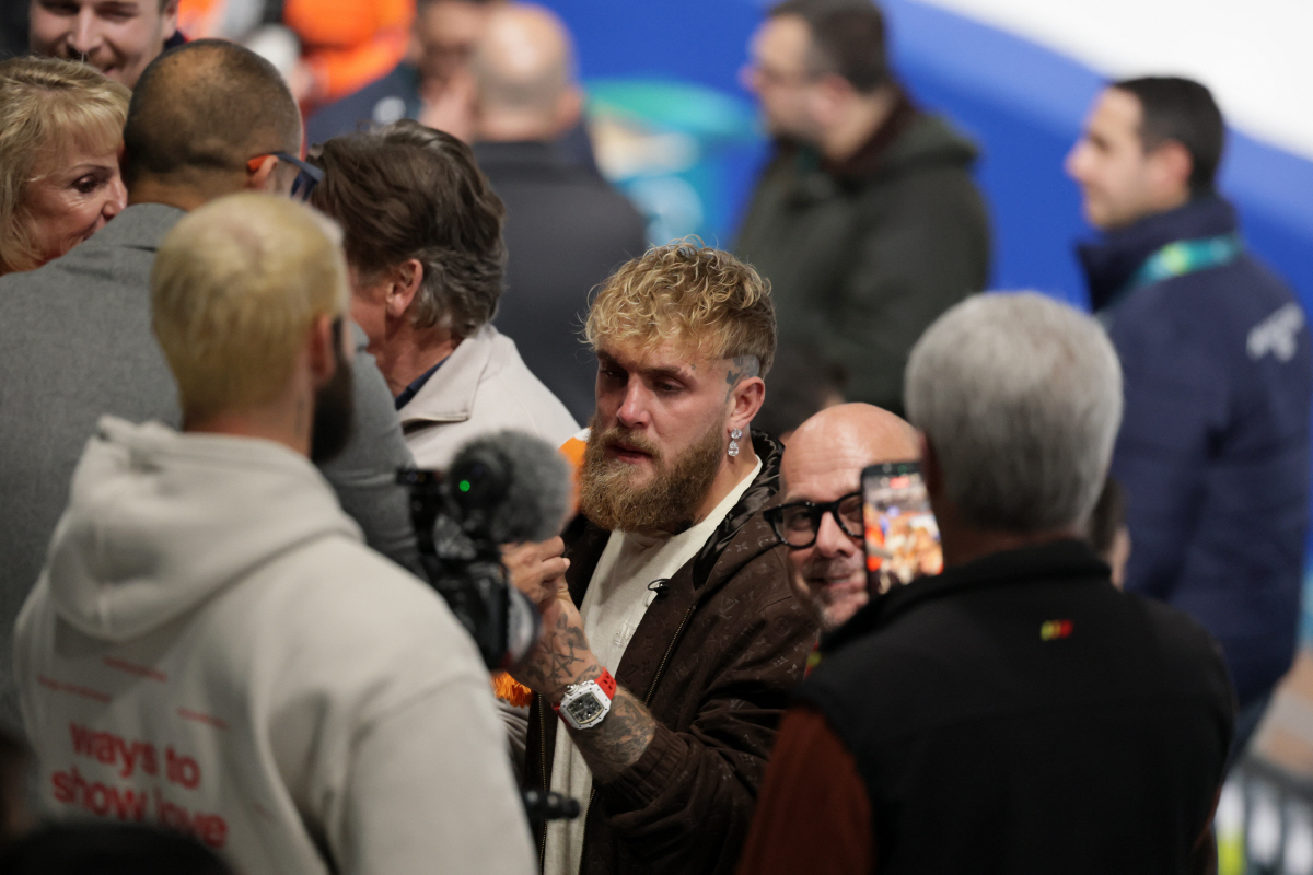 훈훈하다! 금메달 브라 노출에 100만달러→'실착' 경기복 경매 1000…