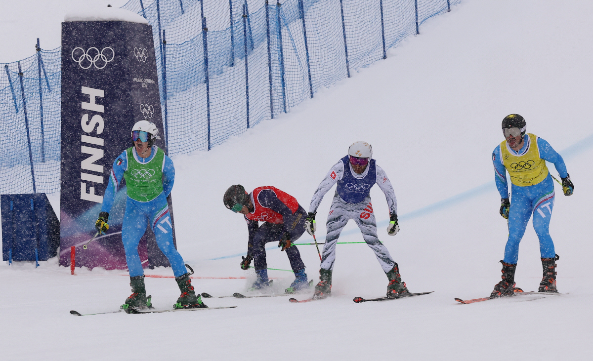 "메달 바로 앞이었는데 정말 분합니다" 日 눈물 펑펑, 한국은 선수조차 …
